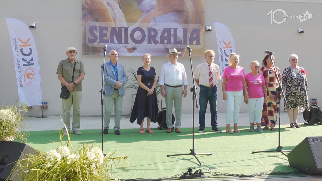 Taniec, śpiew, profilaktyka. Seniorzy ponownie przejęli Końskie [wideo, zdjęcia]