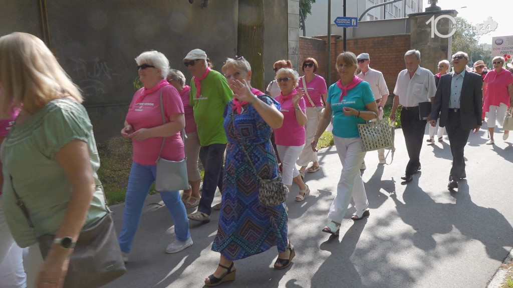 Taniec, śpiew, profilaktyka. Seniorzy ponownie przejęli Końskie [wideo, zdjęcia]