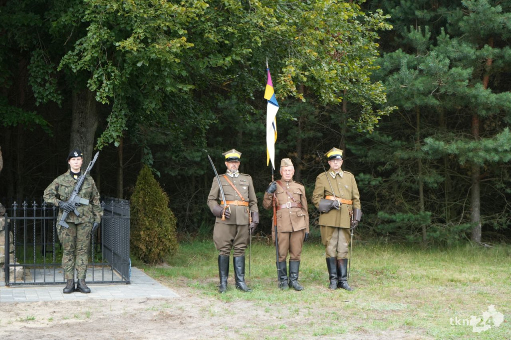 Efektowna rekonstrukcja historyczna i uroczystości w Białym Ługu [fotorelacja]