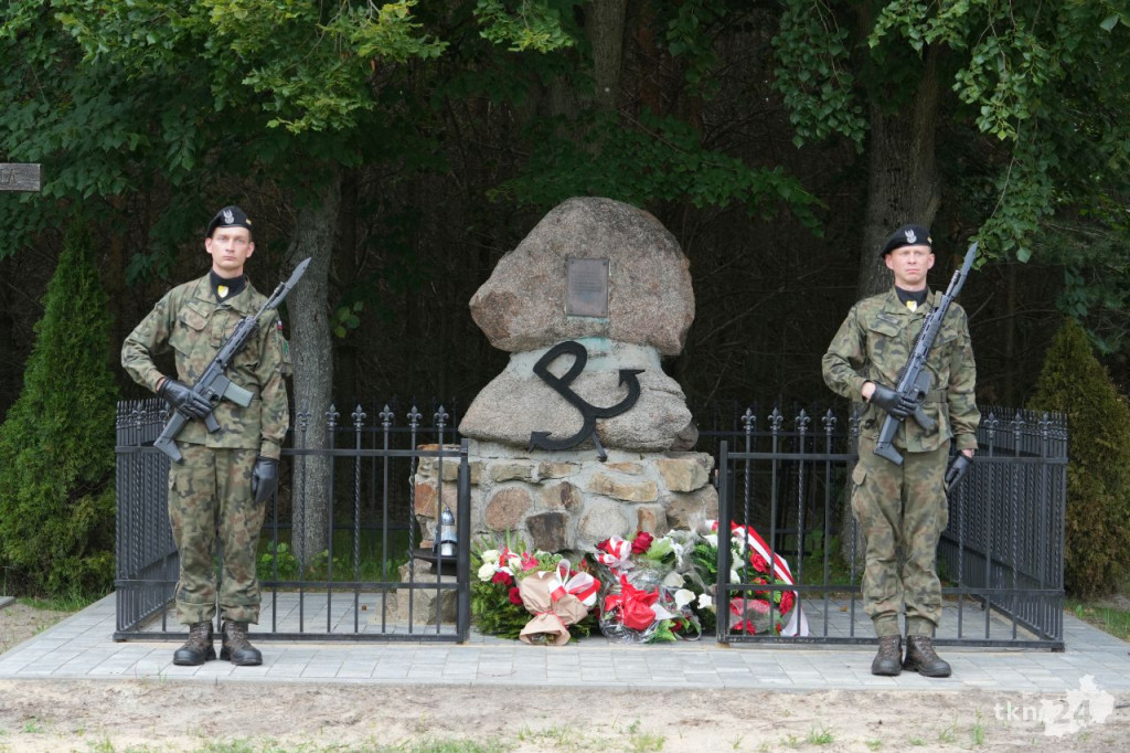 Efektowna rekonstrukcja historyczna i uroczystości w Białym Ługu [fotorelacja]