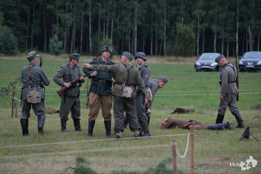Efektowna rekonstrukcja historyczna i uroczystości w Białym Ługu [fotorelacja]