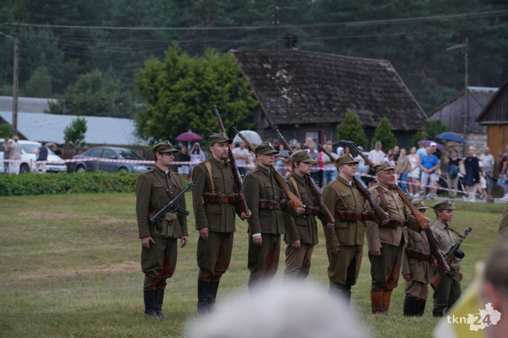 Efektowna rekonstrukcja historyczna i uroczystości w Białym Ługu [fotorelacja]