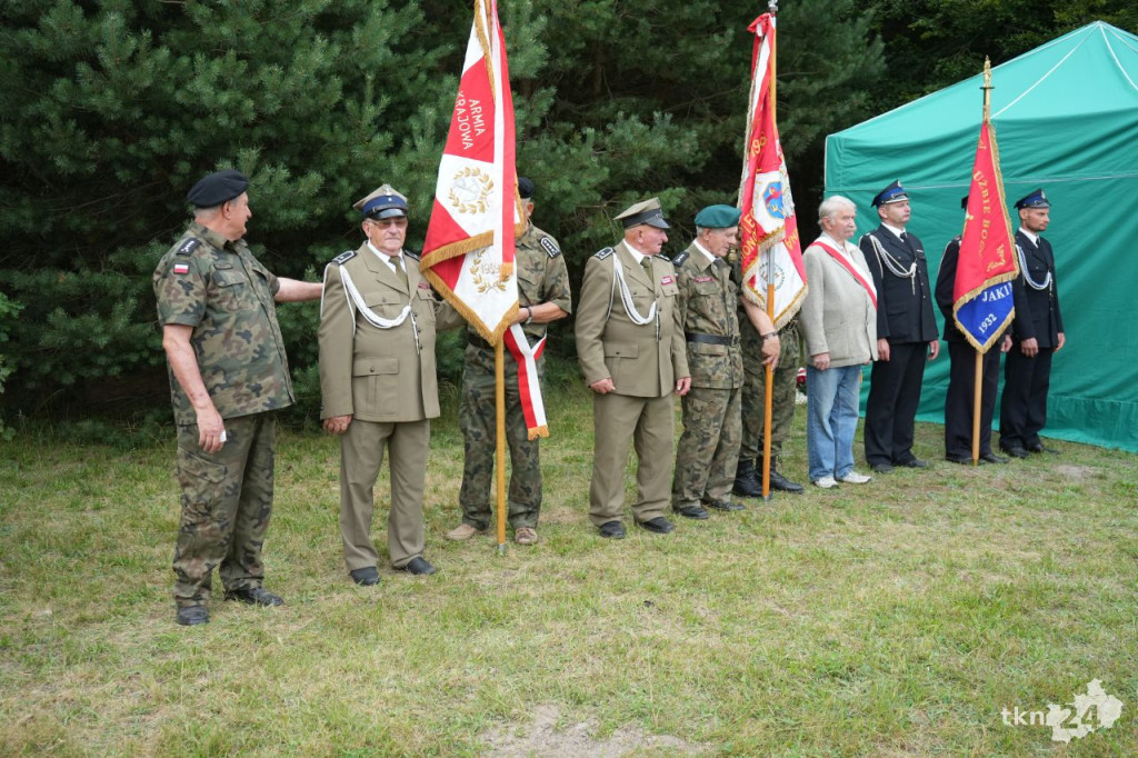 27. Pułk Ułanów uroczyście świętował w Białym Ługu. Przedstawiono rekonstrukcję historyczną [wideo, zdjęcia]