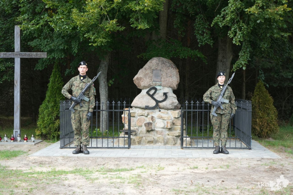 27. Pułk Ułanów uroczyście świętował w Białym Ługu. Przedstawiono rekonstrukcję historyczną [wideo, zdjęcia]