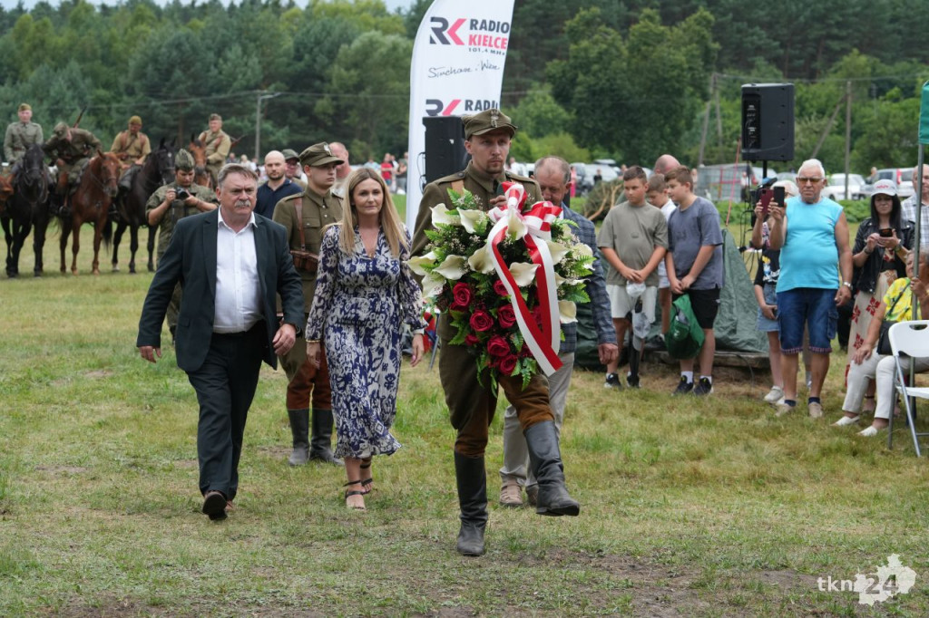 27. Pułk Ułanów uroczyście świętował w Białym Ługu. Przedstawiono rekonstrukcję historyczną [wideo, zdjęcia]