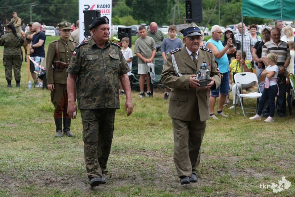27. Pułk Ułanów uroczyście świętował w Białym Ługu. Przedstawiono rekonstrukcję historyczną [wideo, zdjęcia]