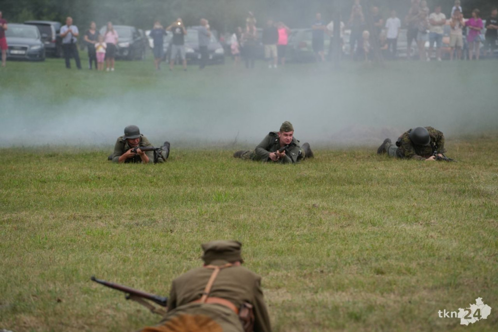 27. Pułk Ułanów uroczyście świętował w Białym Ługu. Przedstawiono rekonstrukcję historyczną [wideo, zdjęcia]