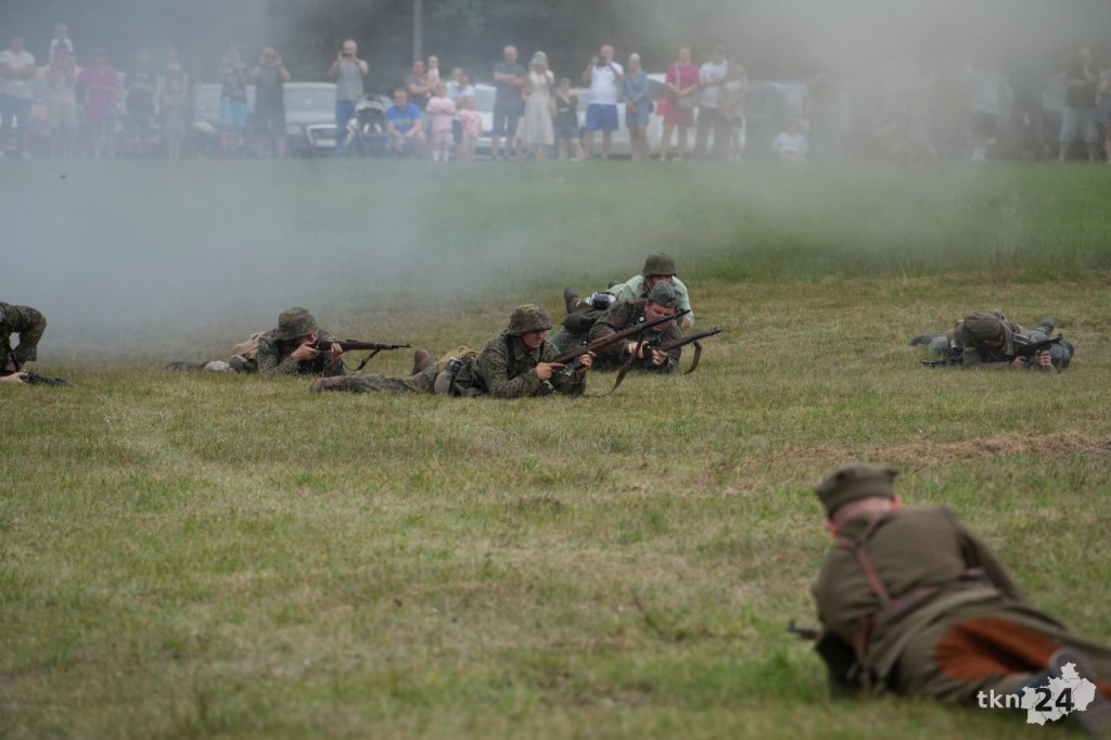 27. Pułk Ułanów uroczyście świętował w Białym Ługu. Przedstawiono rekonstrukcję historyczną [wideo, zdjęcia]