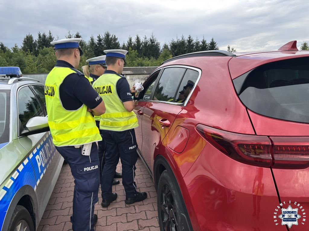 Rozdawali kubki podczas Dnia Bezpiecznego Kierowcy [zdjęcia]