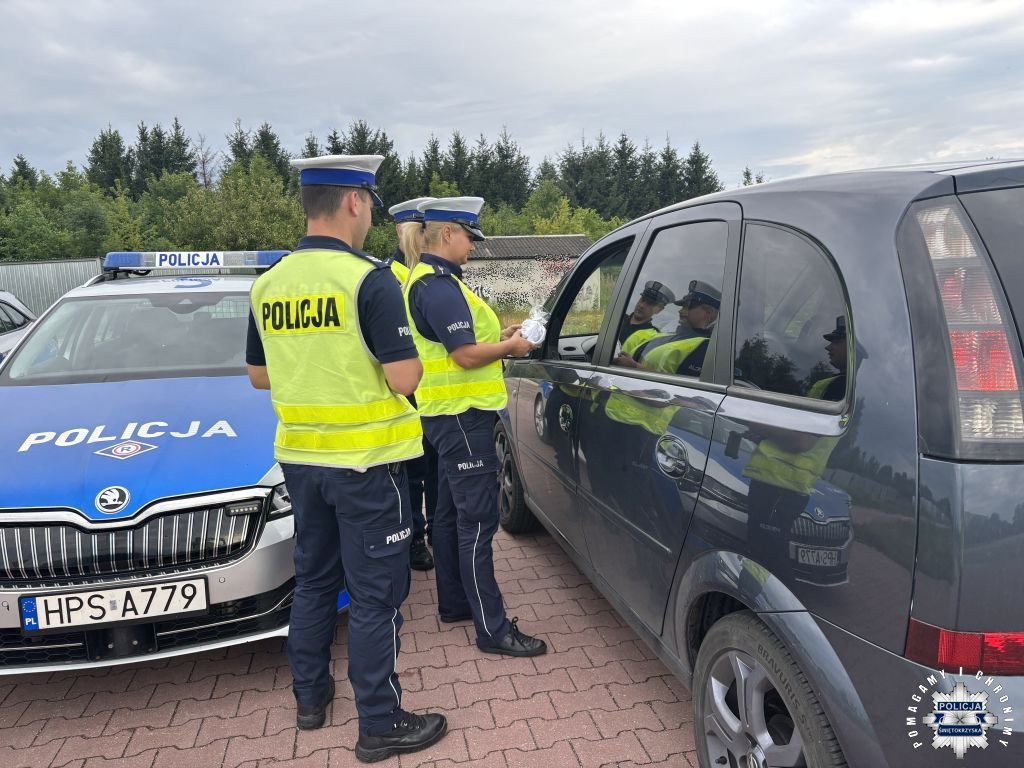 Rozdawali kubki podczas Dnia Bezpiecznego Kierowcy [zdjęcia]