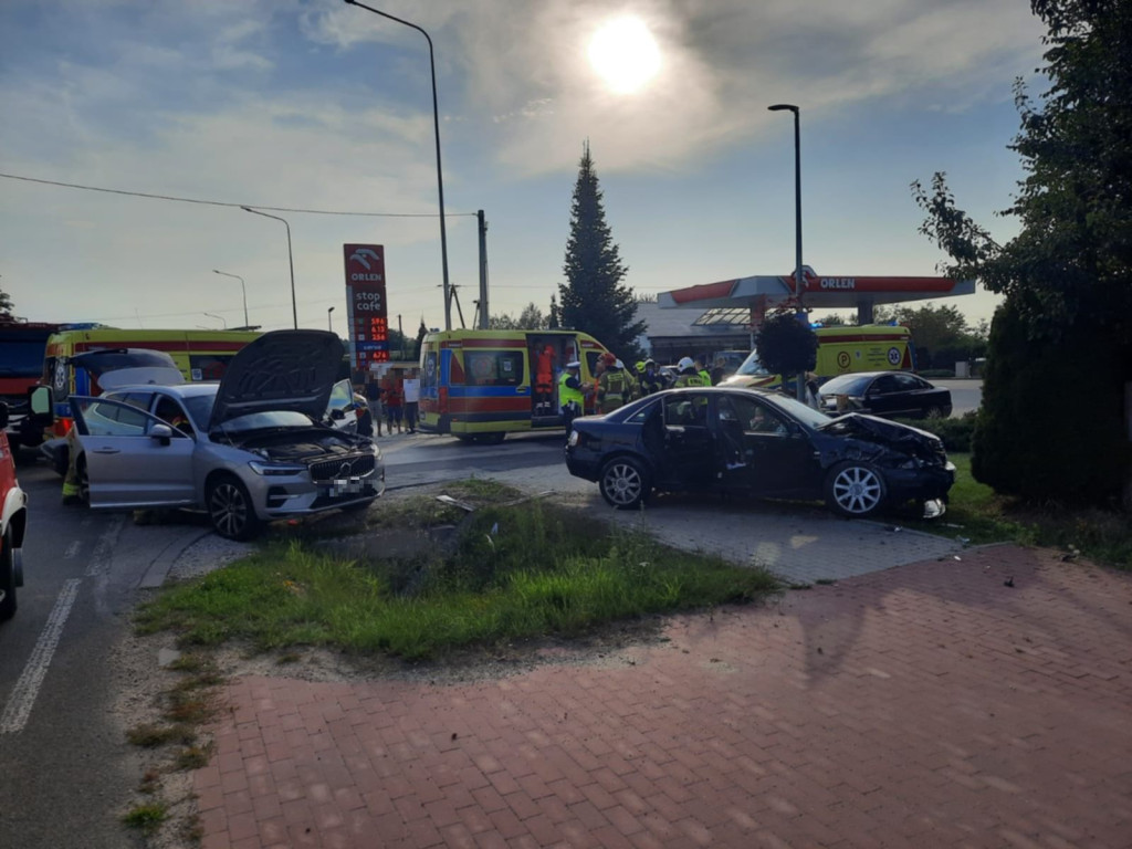 Dwoje nastolatków w szpitalu po wypadku na DW728 w Radoszycach