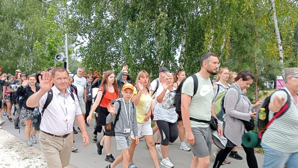 Ważny dzień na pielgrzymce. Długi marsz i duchowe przeżycia [zdjęcia]