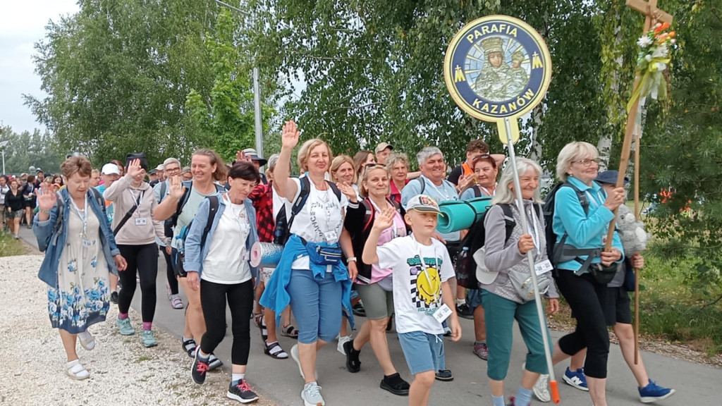 Ważny dzień na pielgrzymce. Długi marsz i duchowe przeżycia [zdjęcia]