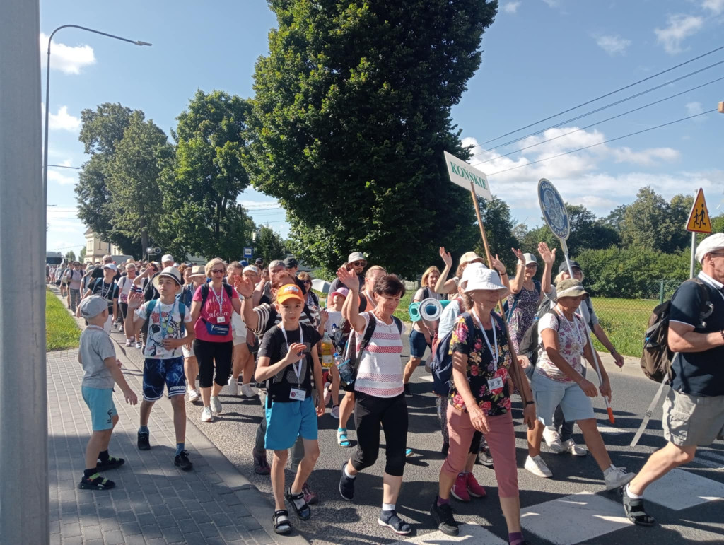 Raport z Pielgrzymki. Pątnicy dotarli do Kolonii Raczkowic [zdjęcia]