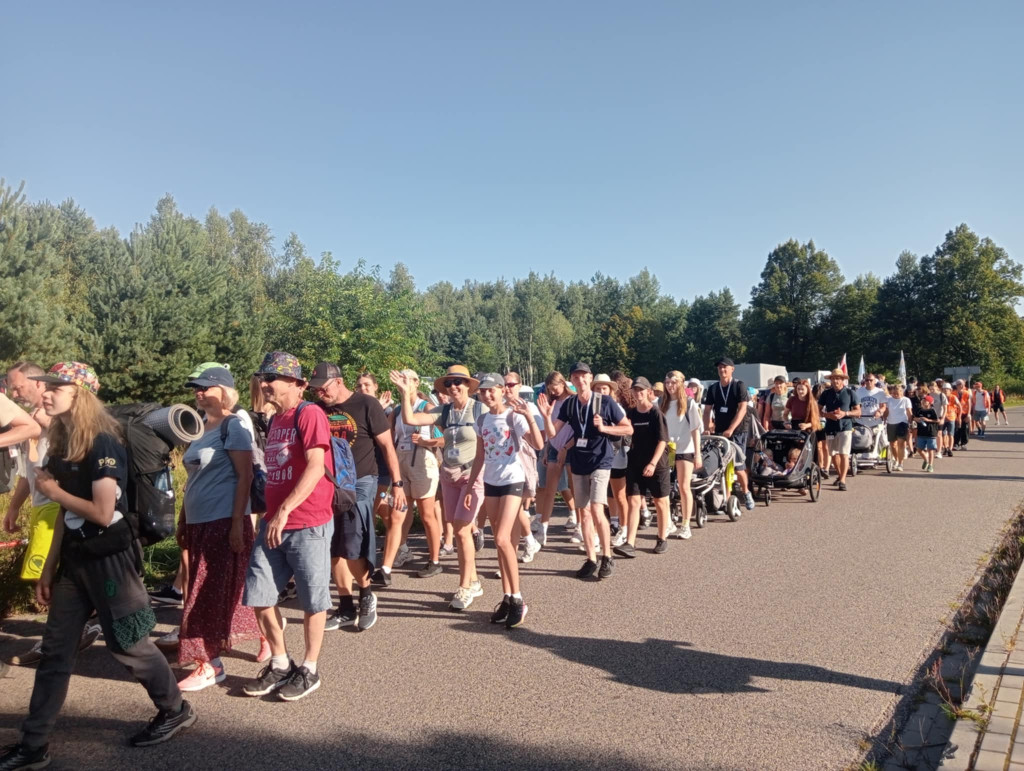 Msza z biskupem i przygotowanie do wejścia na Jasną Górę. Relacja z pielgrzymki [zdjęcia]