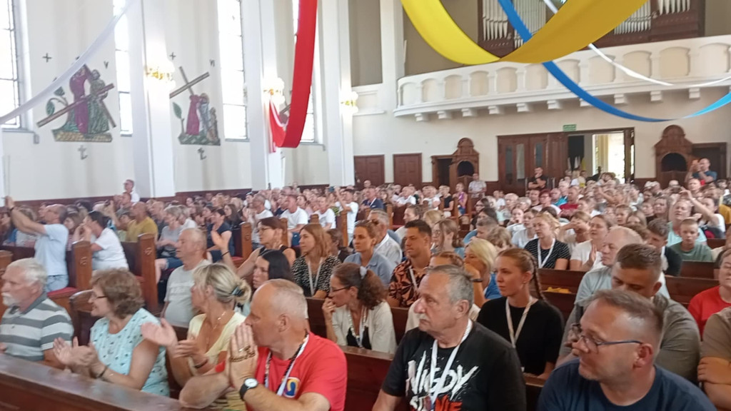 Msza z biskupem i przygotowanie do wejścia na Jasną Górę. Relacja z pielgrzymki [zdjęcia]