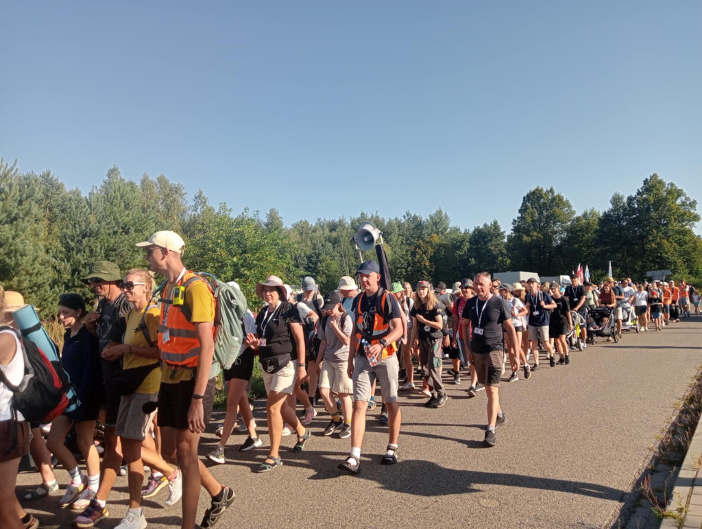 Msza z biskupem i przygotowanie do wejścia na Jasną Górę. Relacja z pielgrzymki [zdjęcia]