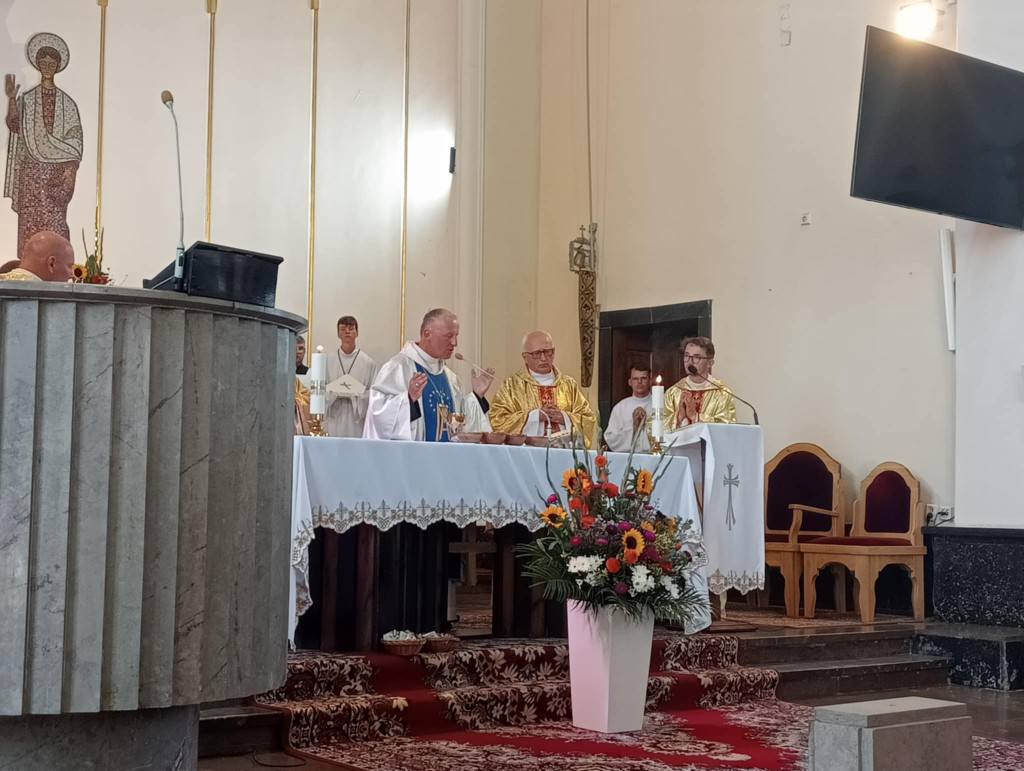 Msza z biskupem i przygotowanie do wejścia na Jasną Górę. Relacja z pielgrzymki [zdjęcia]