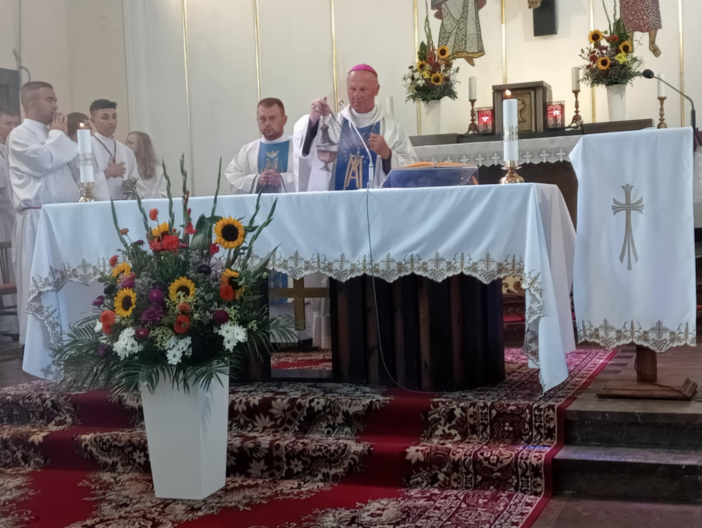 Msza z biskupem i przygotowanie do wejścia na Jasną Górę. Relacja z pielgrzymki [zdjęcia]