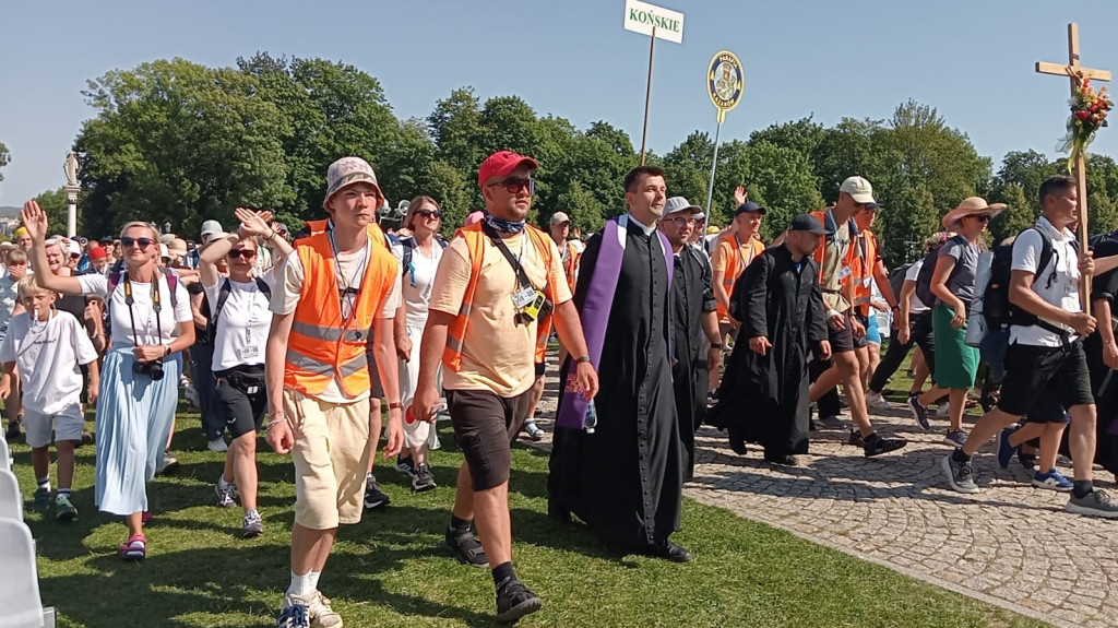 Konecczanie już w Częstochowie. Wideo i zdjęcia z wejścia na Jasną Górę