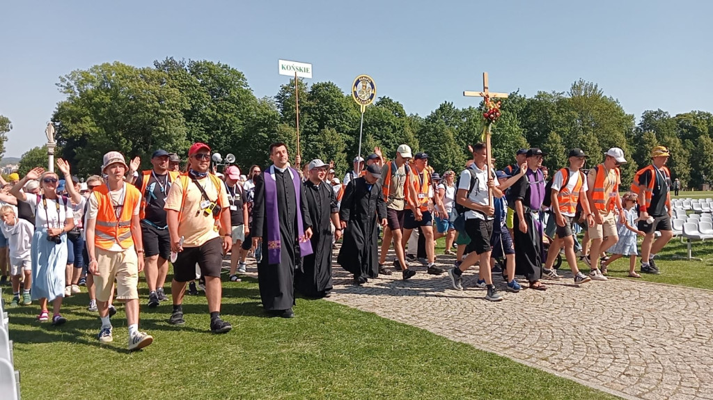 Konecczanie już w Częstochowie. Wideo i zdjęcia z wejścia na Jasną Górę