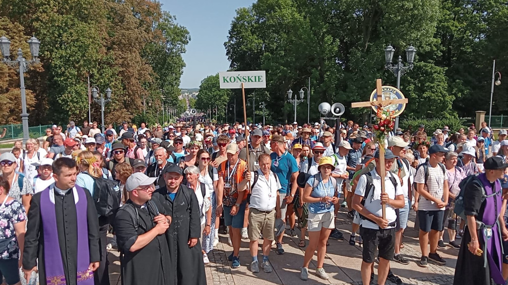 Konecczanie już w Częstochowie. Wideo i zdjęcia z wejścia na Jasną Górę