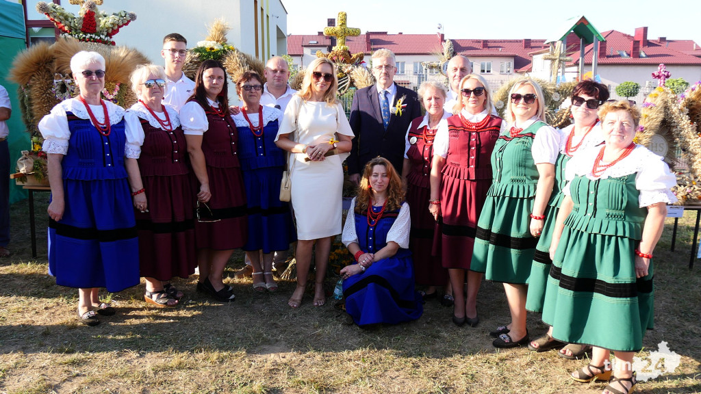 Dożynki powiatu tym razem w Smykowie. Tradycja i wspaniała zabawa z Zenkiem [wideo]