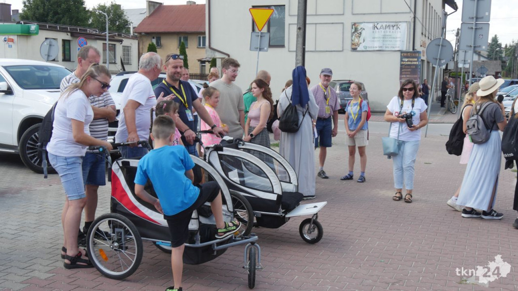 175 raz na pątniczym szlaku. Wymaszerowała pielgrzymka z Radoszyc [wideo, zdjęcia]