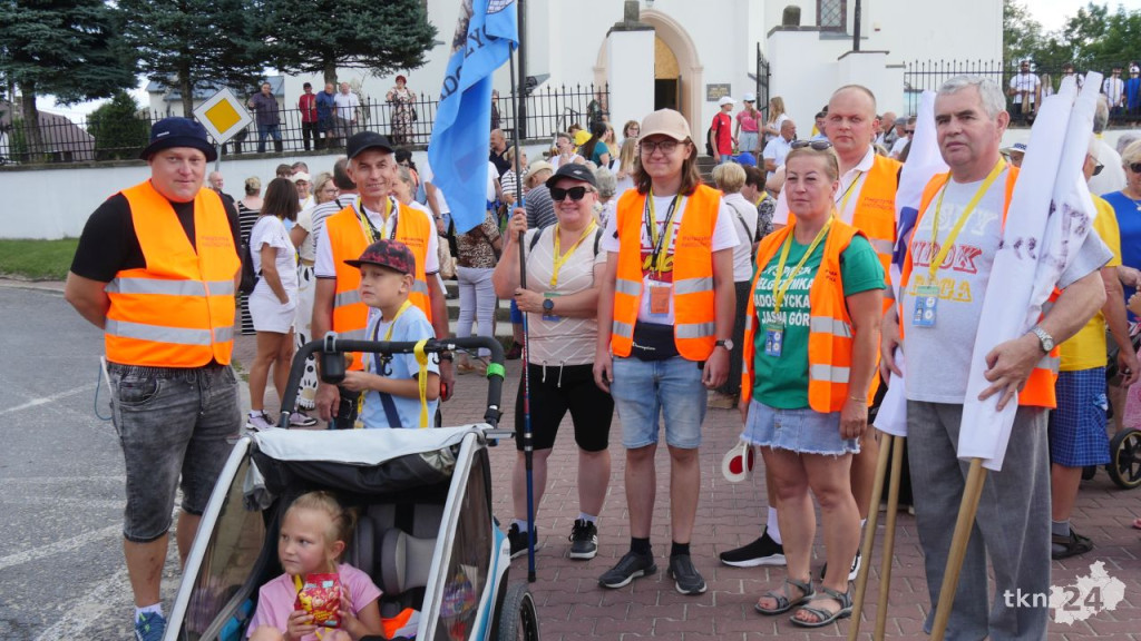 175 raz na pątniczym szlaku. Wymaszerowała pielgrzymka z Radoszyc [wideo, zdjęcia]