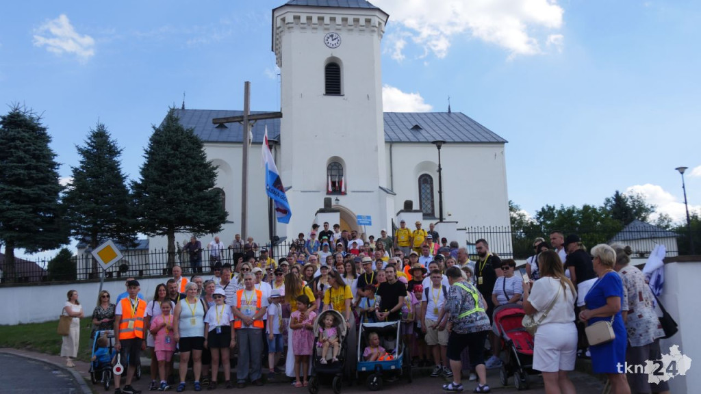 175 raz na pątniczym szlaku. Wymaszerowała pielgrzymka z Radoszyc [wideo, zdjęcia]