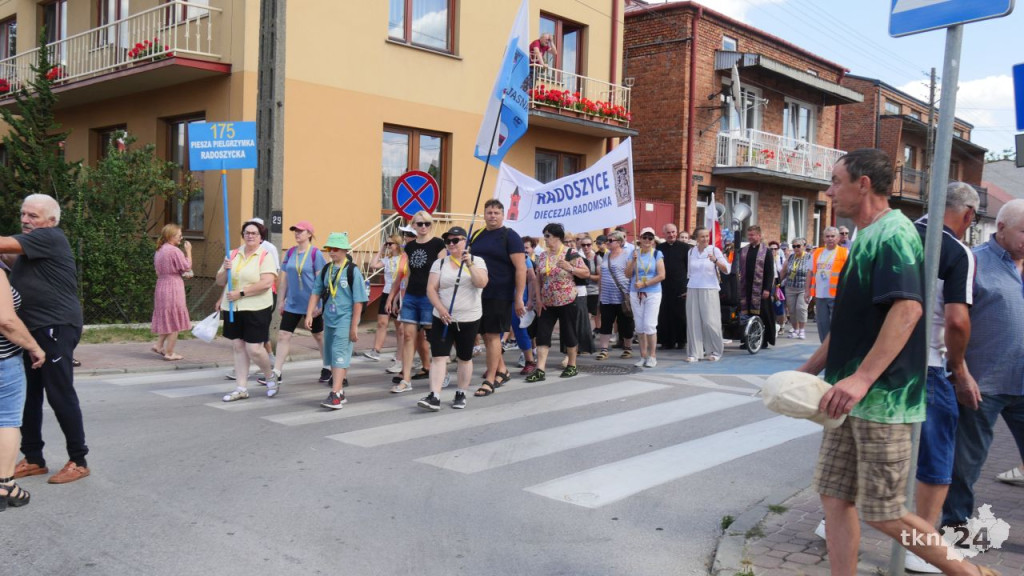 175 raz na pątniczym szlaku. Wymaszerowała pielgrzymka z Radoszyc [wideo, zdjęcia]