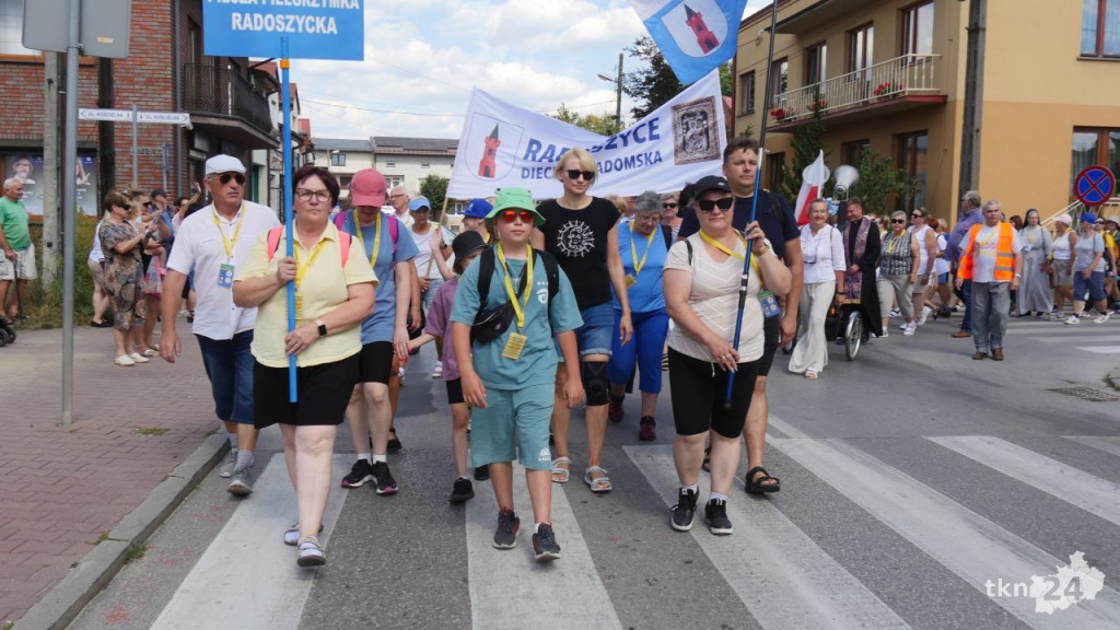 175 raz na pątniczym szlaku. Wymaszerowała pielgrzymka z Radoszyc [wideo, zdjęcia]