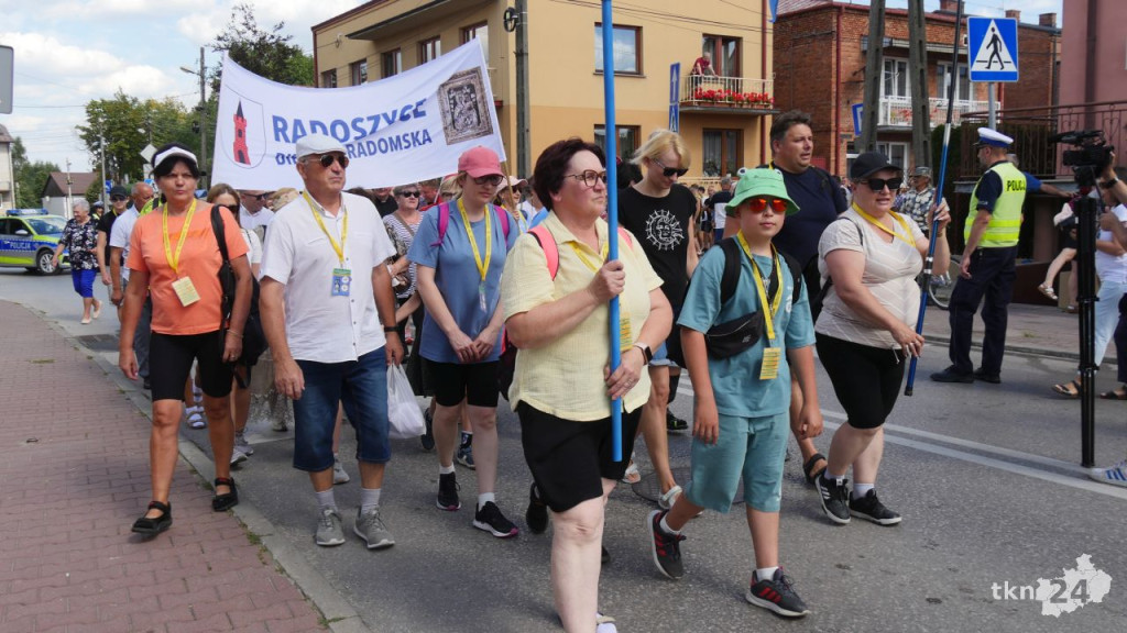 175 raz na pątniczym szlaku. Wymaszerowała pielgrzymka z Radoszyc [wideo, zdjęcia]