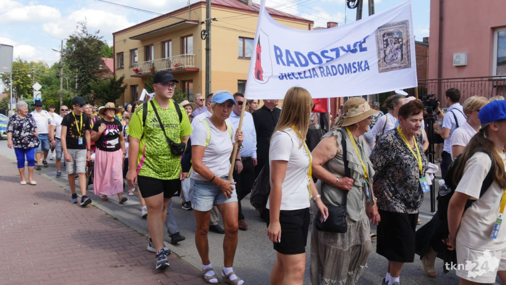 175 raz na pątniczym szlaku. Wymaszerowała pielgrzymka z Radoszyc [wideo, zdjęcia]
