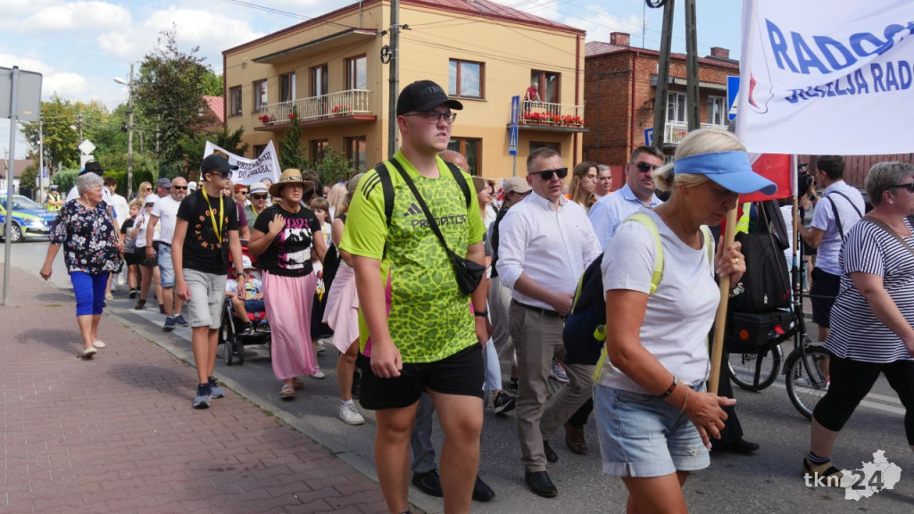 175 raz na pątniczym szlaku. Wymaszerowała pielgrzymka z Radoszyc [wideo, zdjęcia]