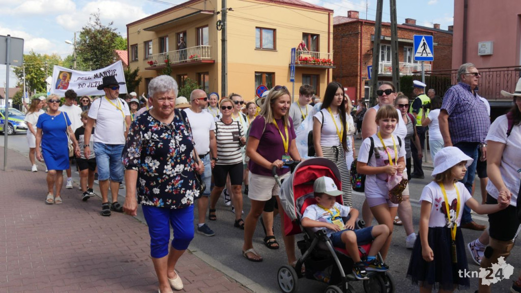 175 raz na pątniczym szlaku. Wymaszerowała pielgrzymka z Radoszyc [wideo, zdjęcia]