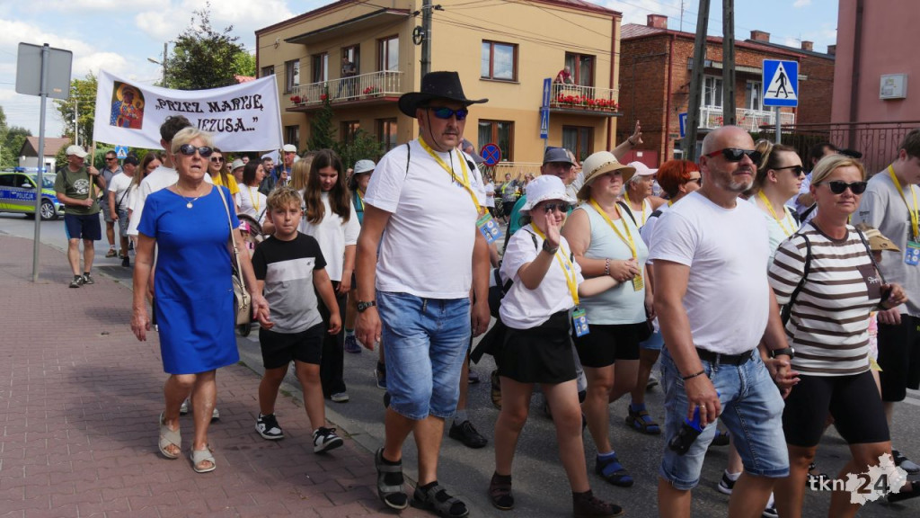 175 raz na pątniczym szlaku. Wymaszerowała pielgrzymka z Radoszyc [wideo, zdjęcia]