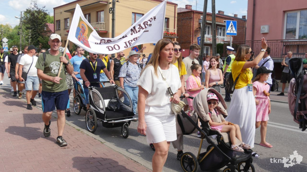175 raz na pątniczym szlaku. Wymaszerowała pielgrzymka z Radoszyc [wideo, zdjęcia]