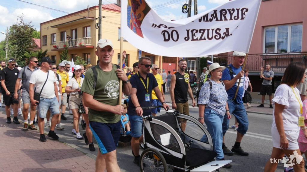 175 raz na pątniczym szlaku. Wymaszerowała pielgrzymka z Radoszyc [wideo, zdjęcia]