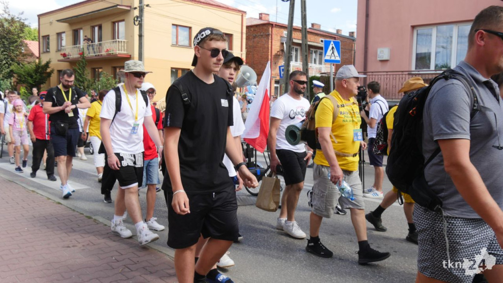 175 raz na pątniczym szlaku. Wymaszerowała pielgrzymka z Radoszyc [wideo, zdjęcia]