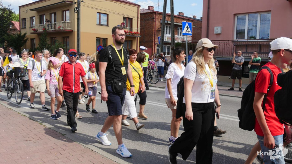 175 raz na pątniczym szlaku. Wymaszerowała pielgrzymka z Radoszyc [wideo, zdjęcia]