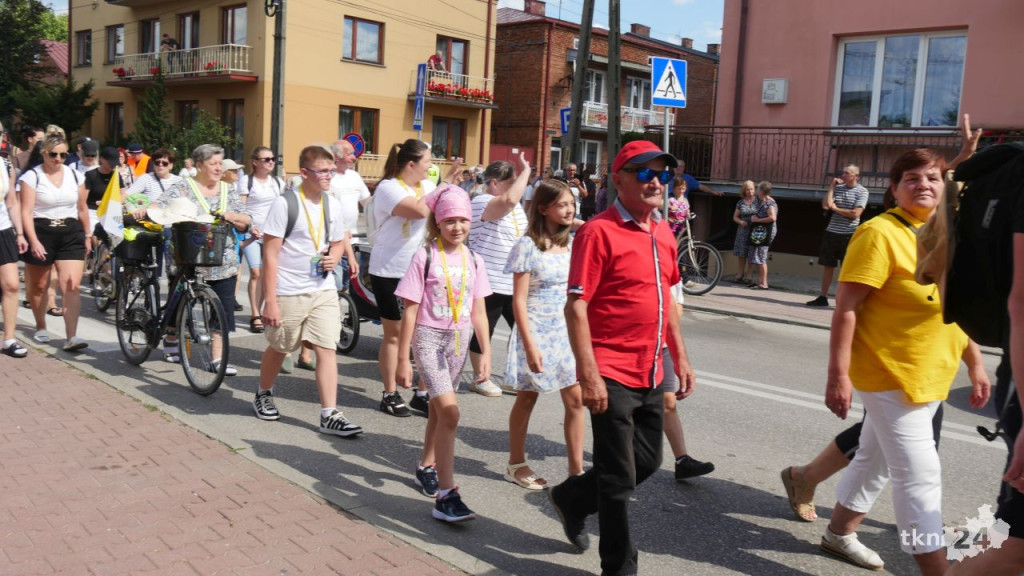 175 raz na pątniczym szlaku. Wymaszerowała pielgrzymka z Radoszyc [wideo, zdjęcia]