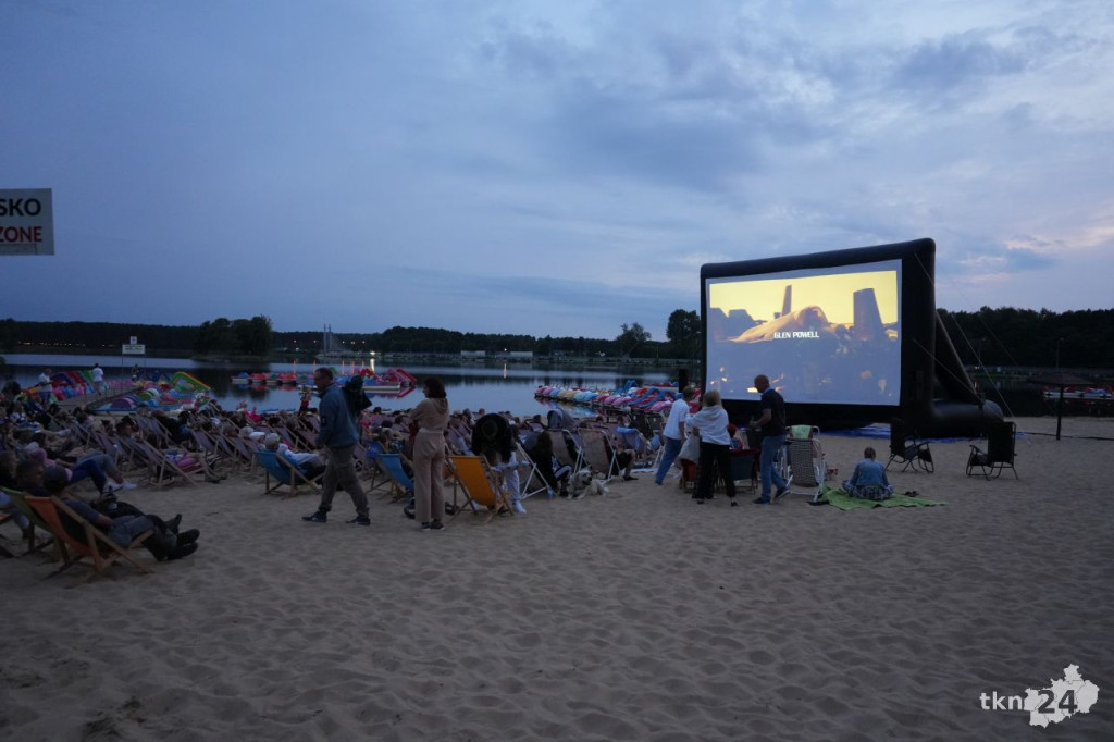 Kino plenerowe na plaży w Sielpi! Tłumy przybyły na seans filmowy [zdjęcia]
