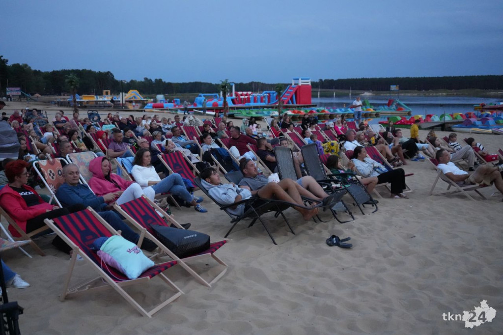 Kino plenerowe na plaży w Sielpi! Tłumy przybyły na seans filmowy [zdjęcia]