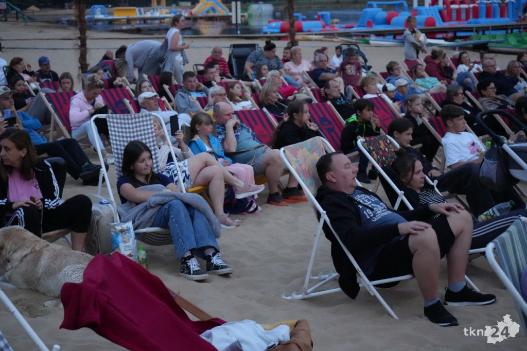 Kino plenerowe na plaży w Sielpi! Tłumy przybyły na seans filmowy [zdjęcia]