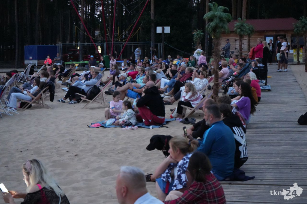 Kino plenerowe na plaży w Sielpi! Tłumy przybyły na seans filmowy [zdjęcia]