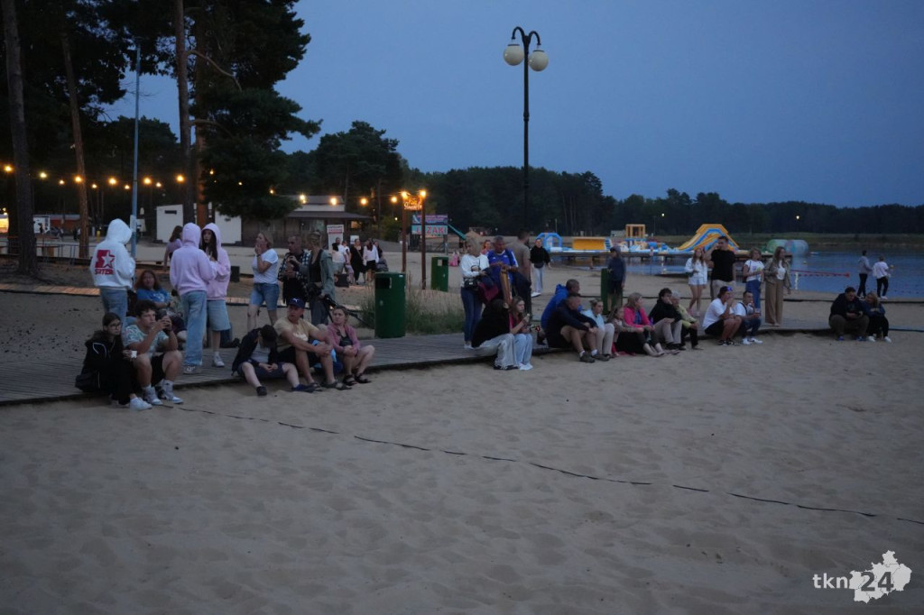 Kino plenerowe na plaży w Sielpi! Tłumy przybyły na seans filmowy [zdjęcia]