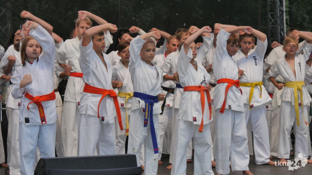 Sobota na Dniach Końskich. Świetni lokalni muzycy, sport i Kubańczyk [wideo, zdjęcia]