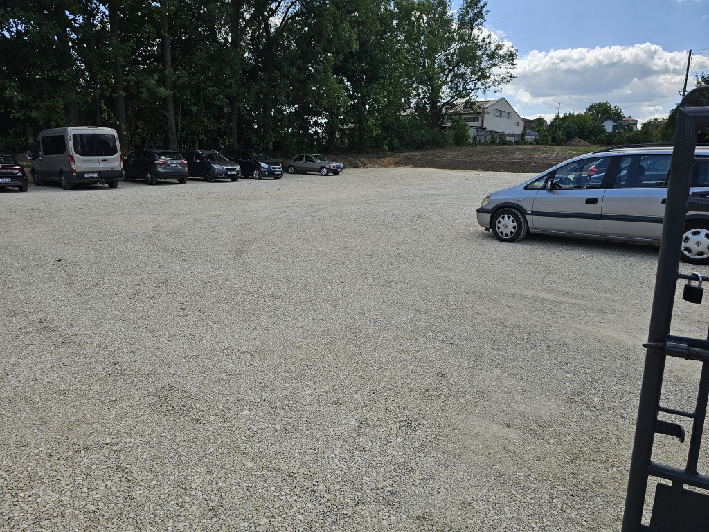 Nowy parking przy kościele w Radoszycach już otwarty