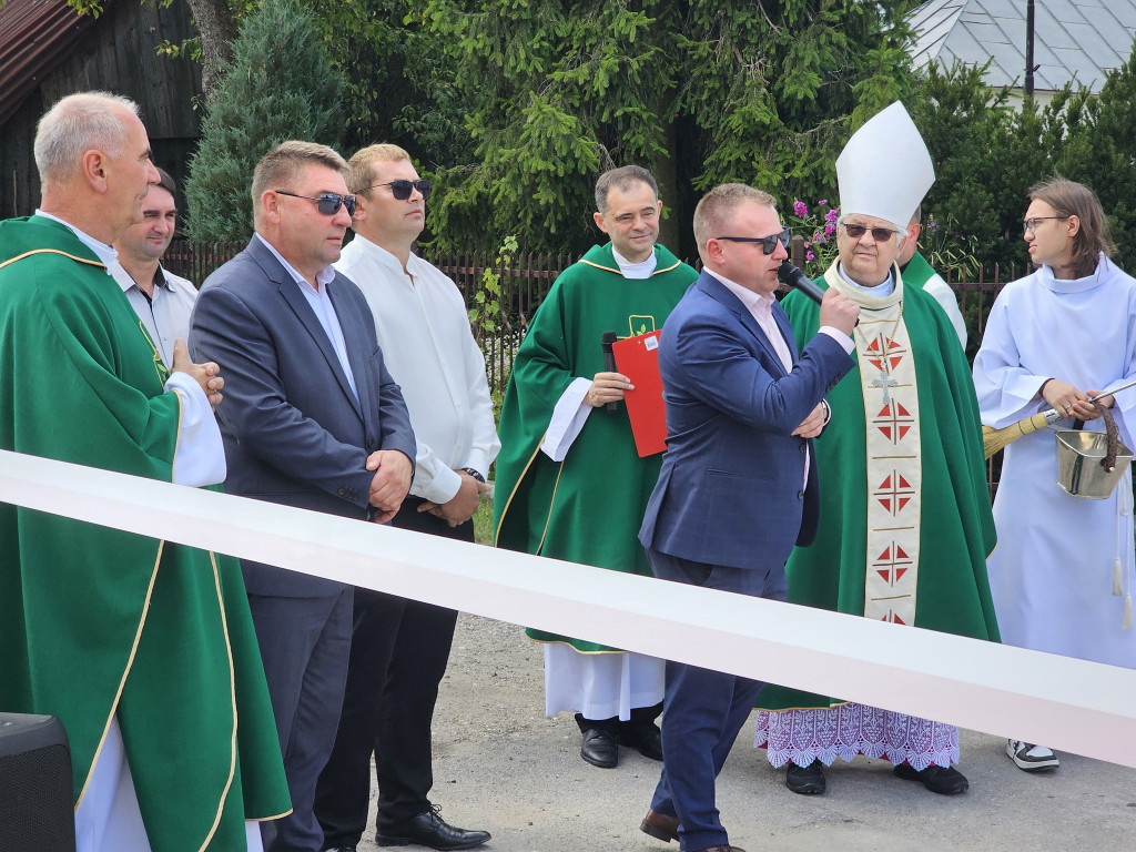 Nowy parking przy kościele w Radoszycach już otwarty